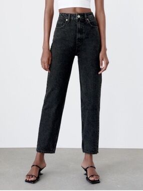 Zara BLACK HIGH RISE CLASSIC FIT MOM JEANS